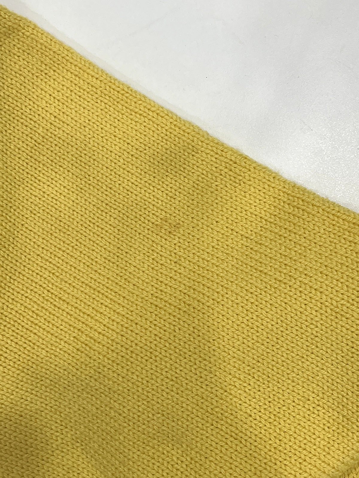 ウールロゴ刺繍ロングスリーブニットセーター　イエロー