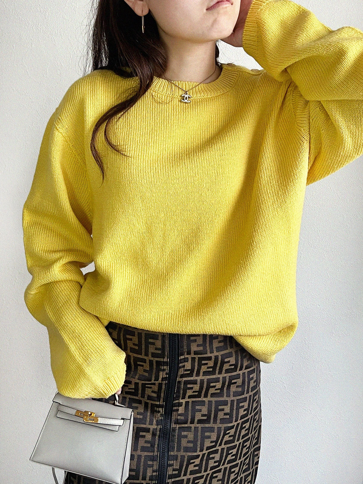 ウールロゴ刺繍長袖ニットセーター イエロー