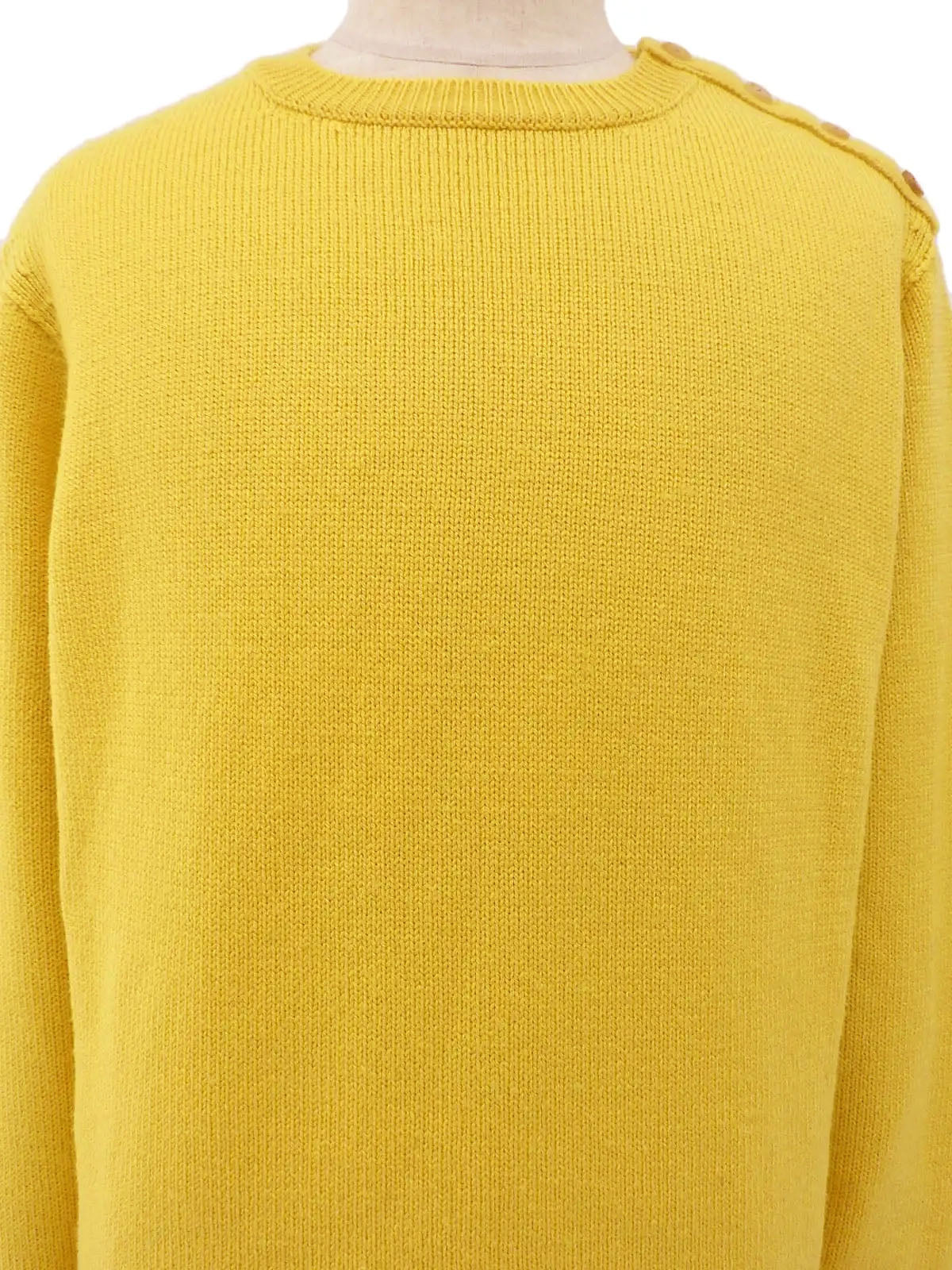 ウールロゴ刺繍ロングスリーブニットセーター　イエロー