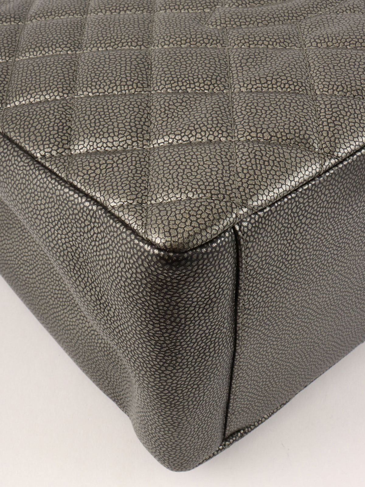 2011 Caviar Skin CC Mark Stitch Chain Tote Bag in Metallic Gray
