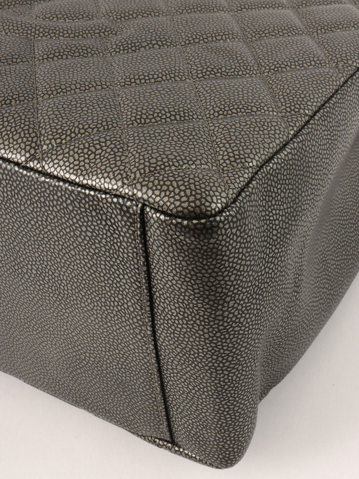2011 Caviar Skin CC Mark Stitch Chain Tote Bag in Metallic Gray