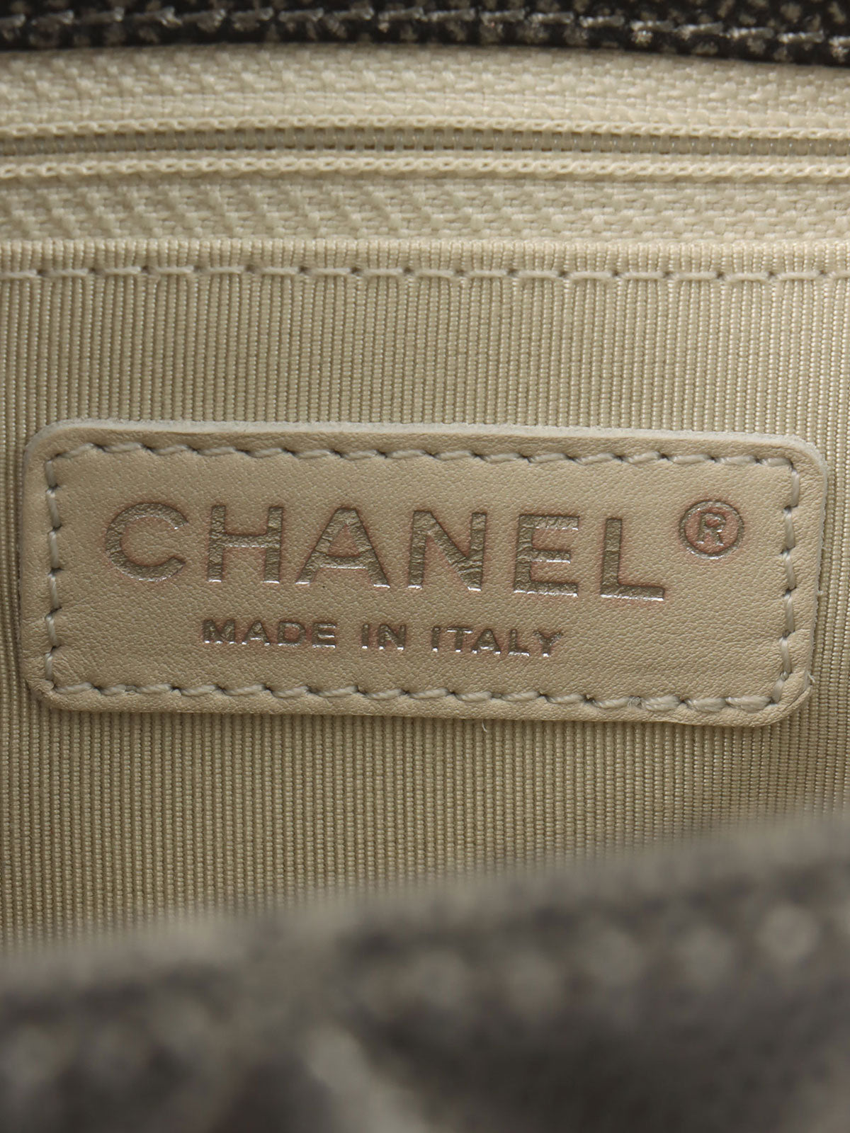 2011 Caviar Skin CC Mark Stitch Chain Tote Bag in Metallic Gray