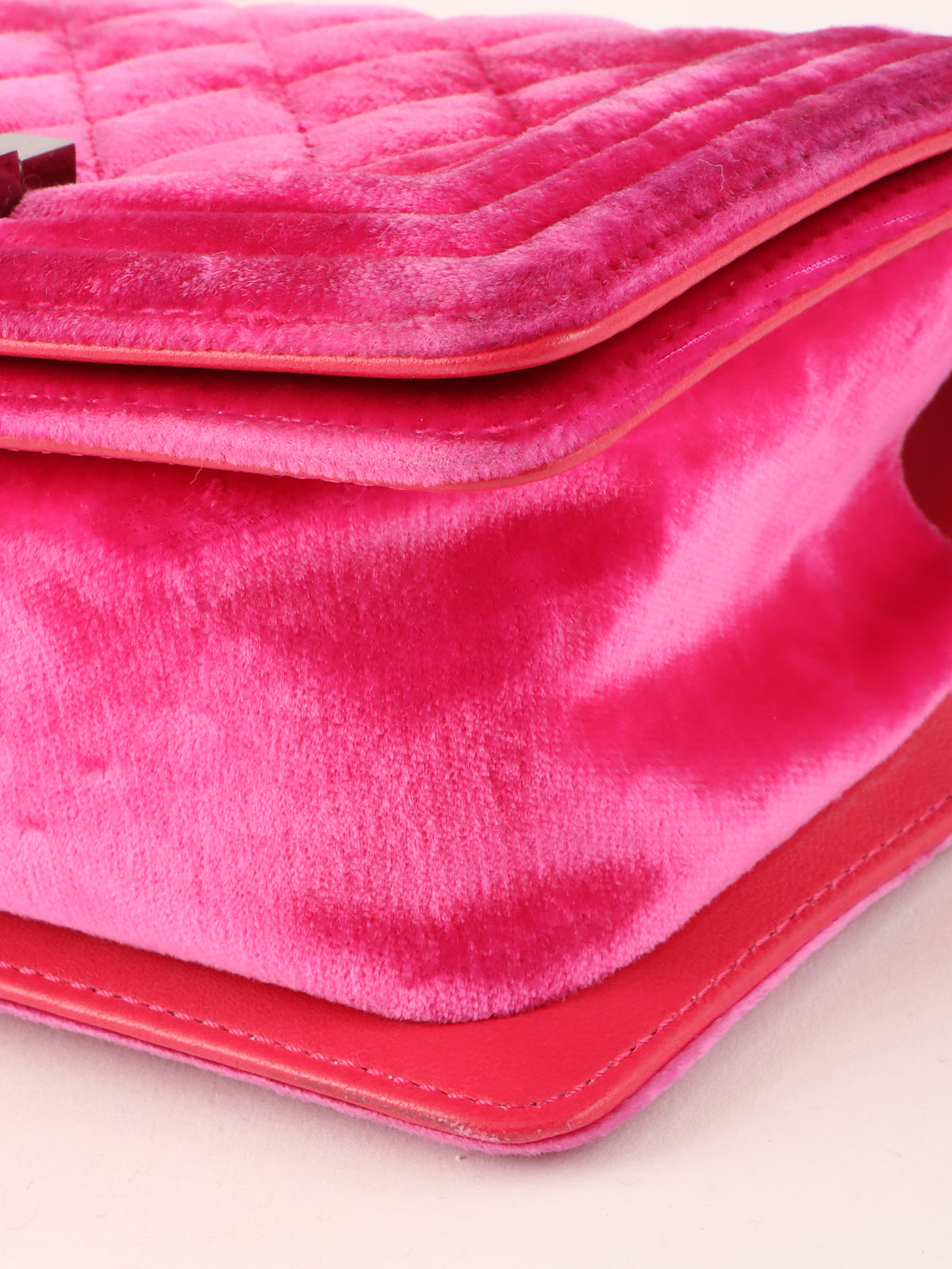 2015年頃製 ベロアボーイシャネルチェーンショルダーバッグ ピンク