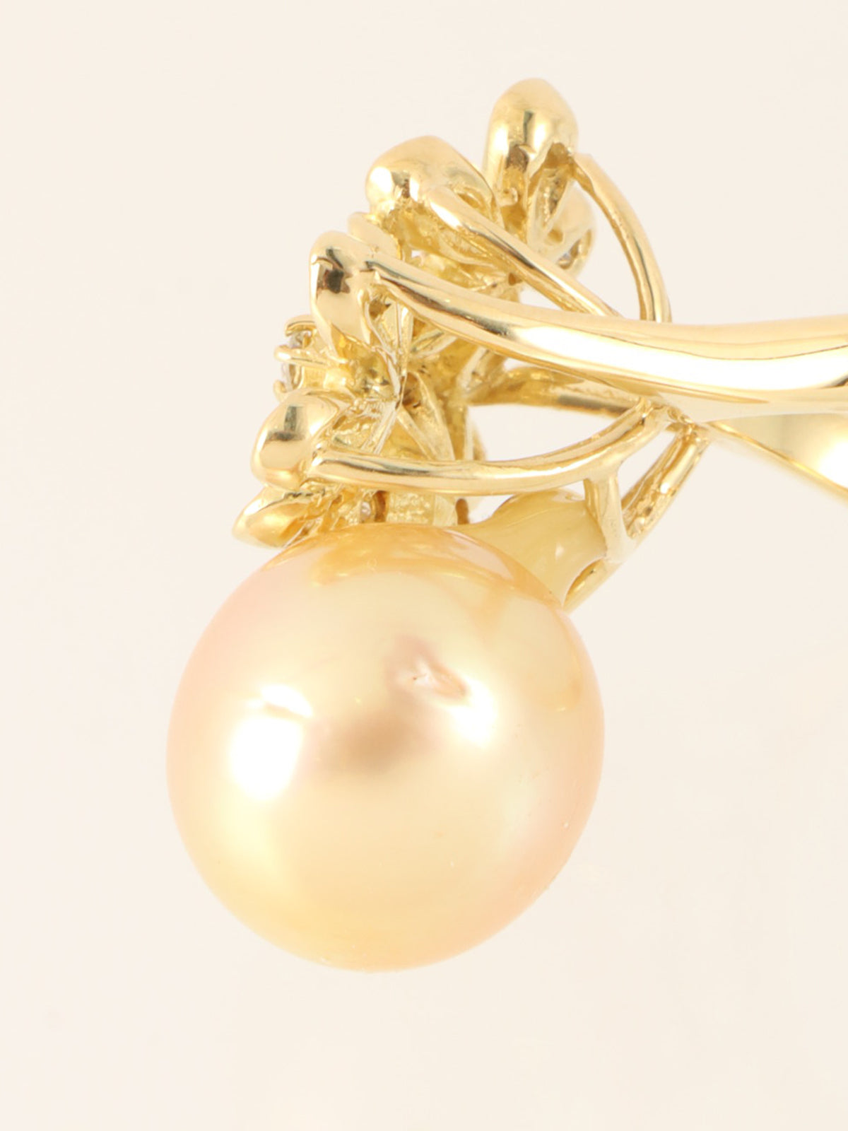18K Gold Diamond Pearl Flower Motif Ring