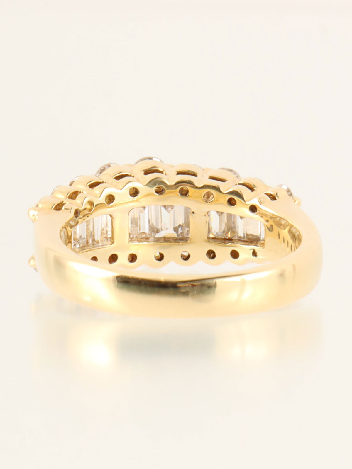 18K Gold Diamond Design Ring