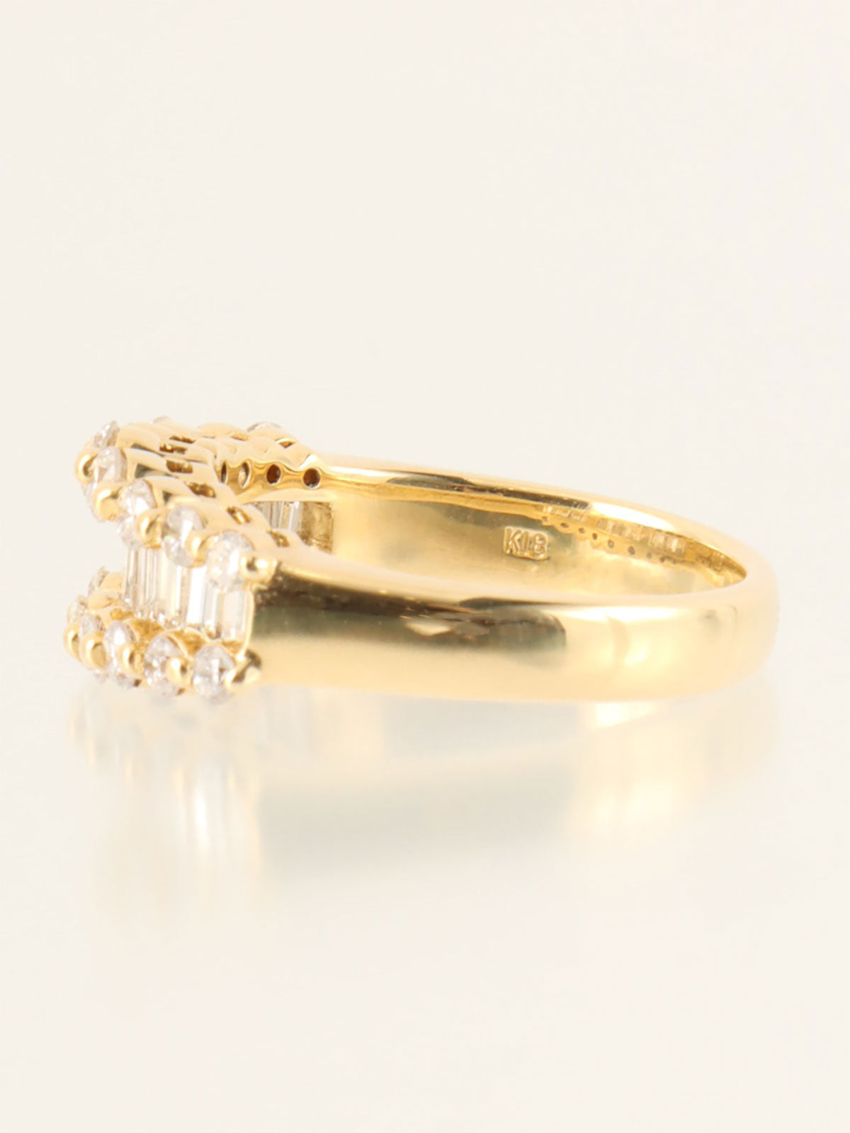 18K Gold Diamond Design Ring
