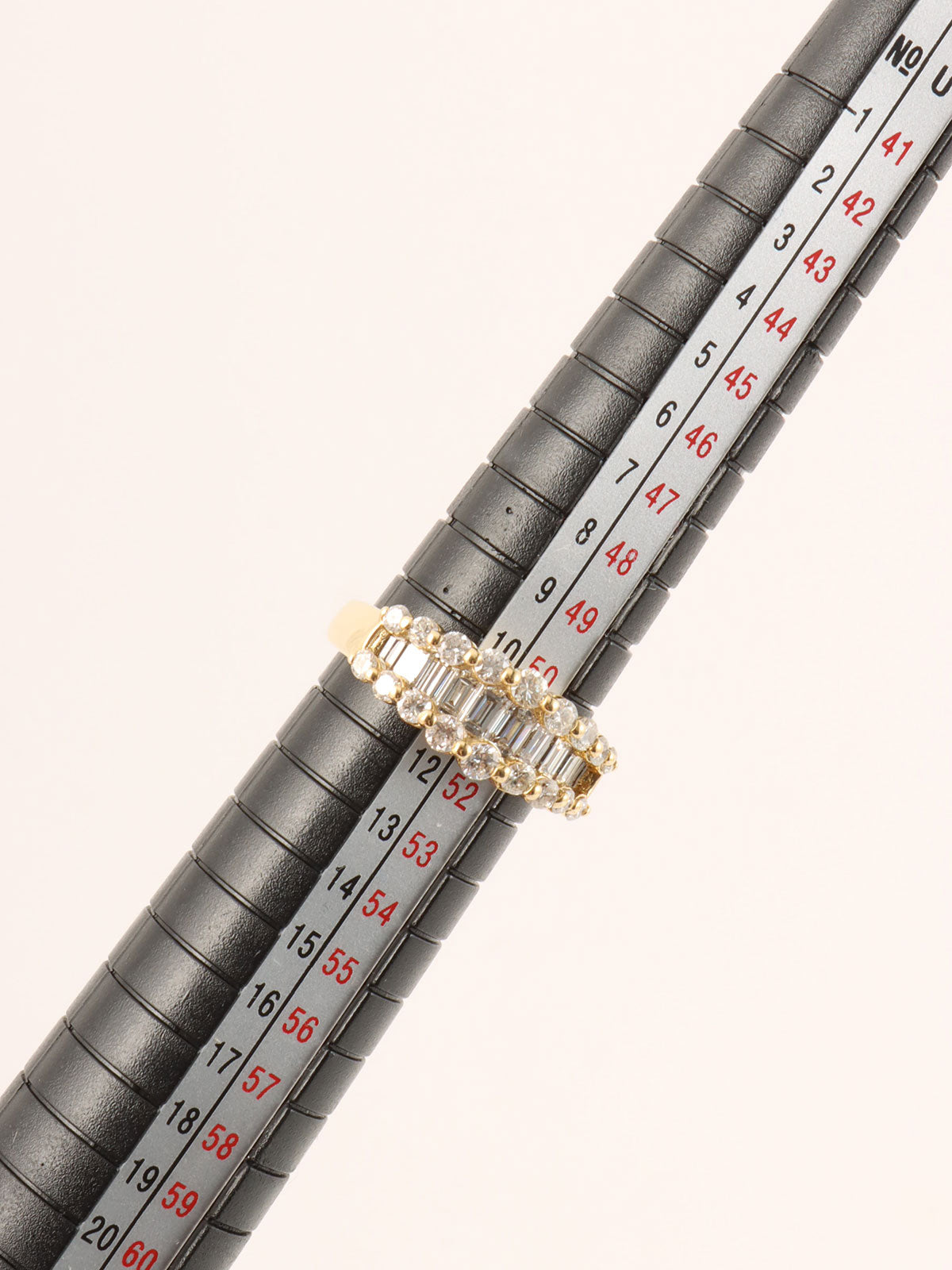 18K Gold Diamond Design Ring