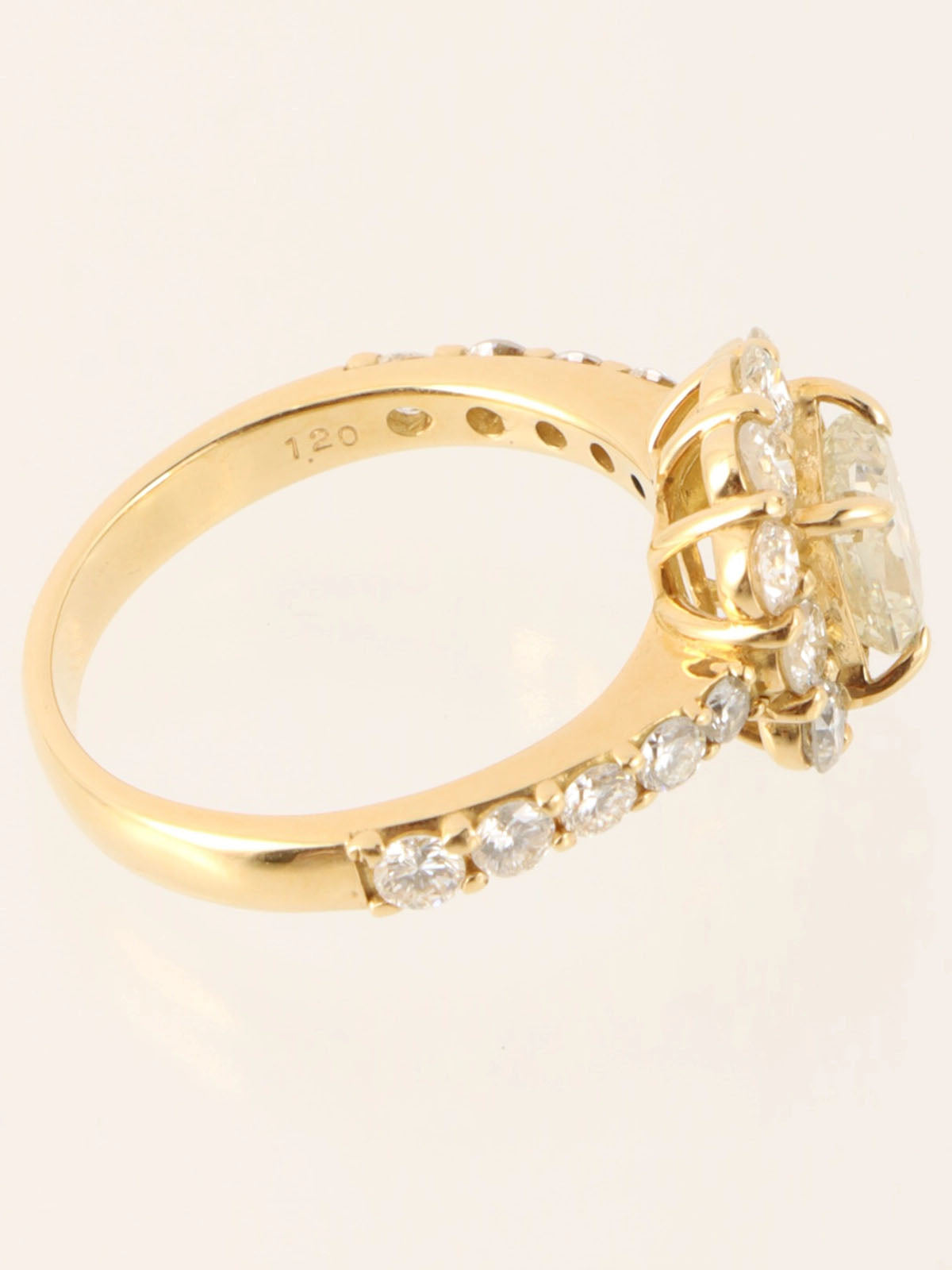 18K Gold Diamond Design Ring