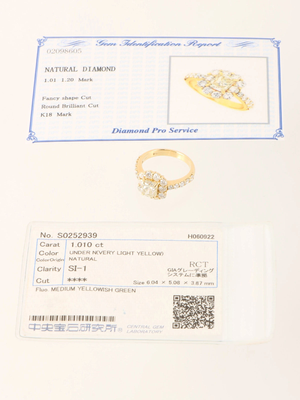 18K Gold Diamond Design Ring