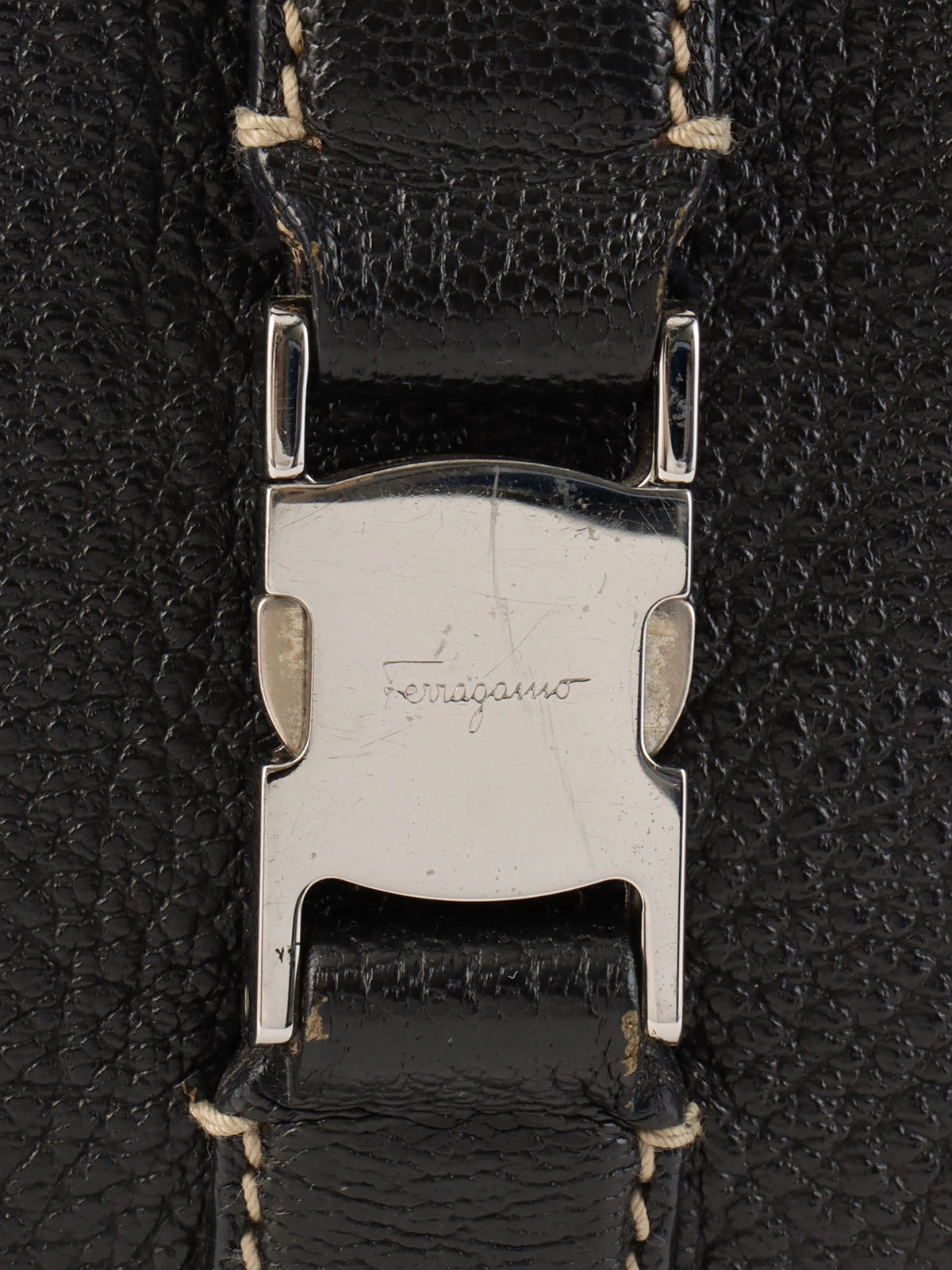 ヴァラプレートワンショルダーバッグ ブラック