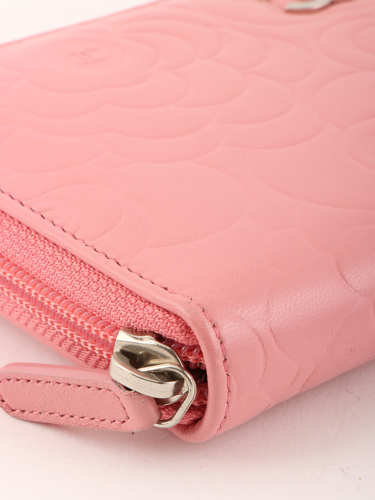 2011年頃製 カメリアエンボスCCマークプレートロングウォレット ピンク