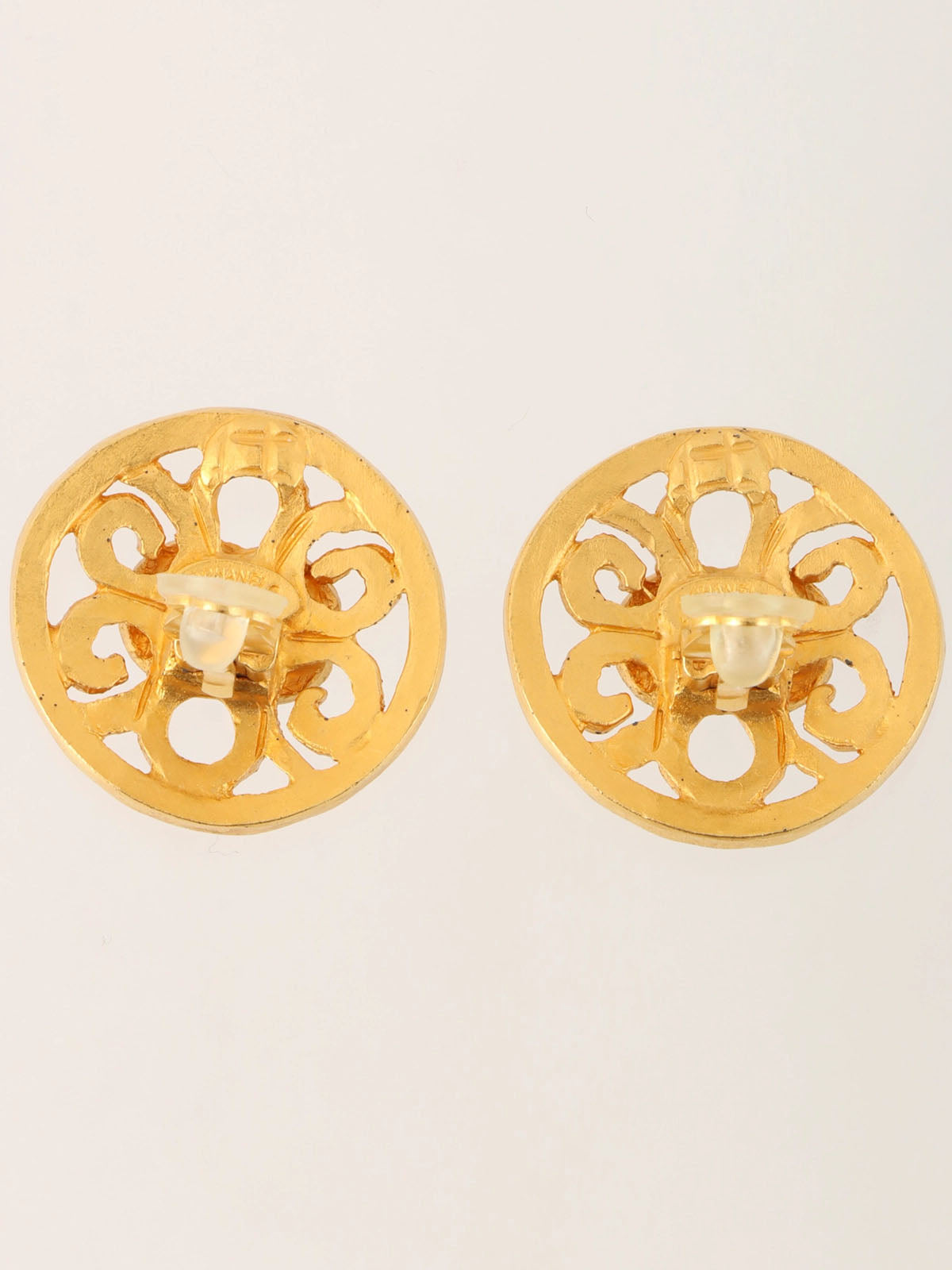 1995 Round CC Mark Cutout Earrings Gold