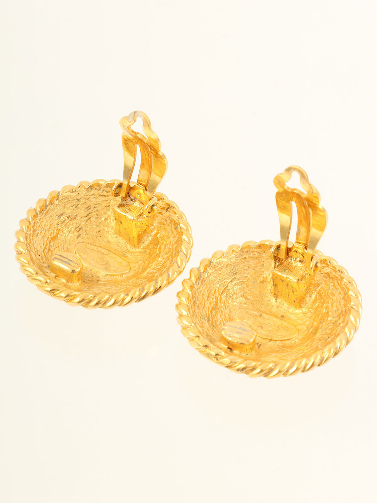 Round CC Mark Earrings Gold