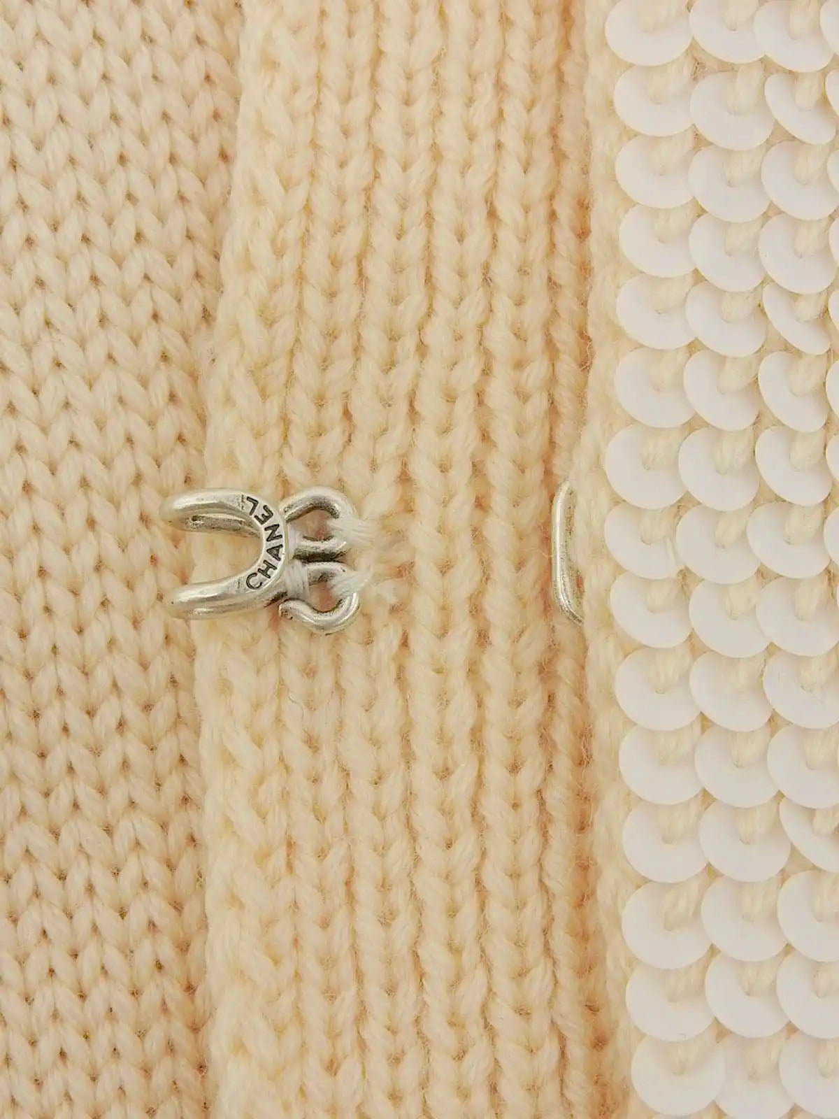 2007年製　スパンコールオーバルCCマークカーディガン　ベージュ