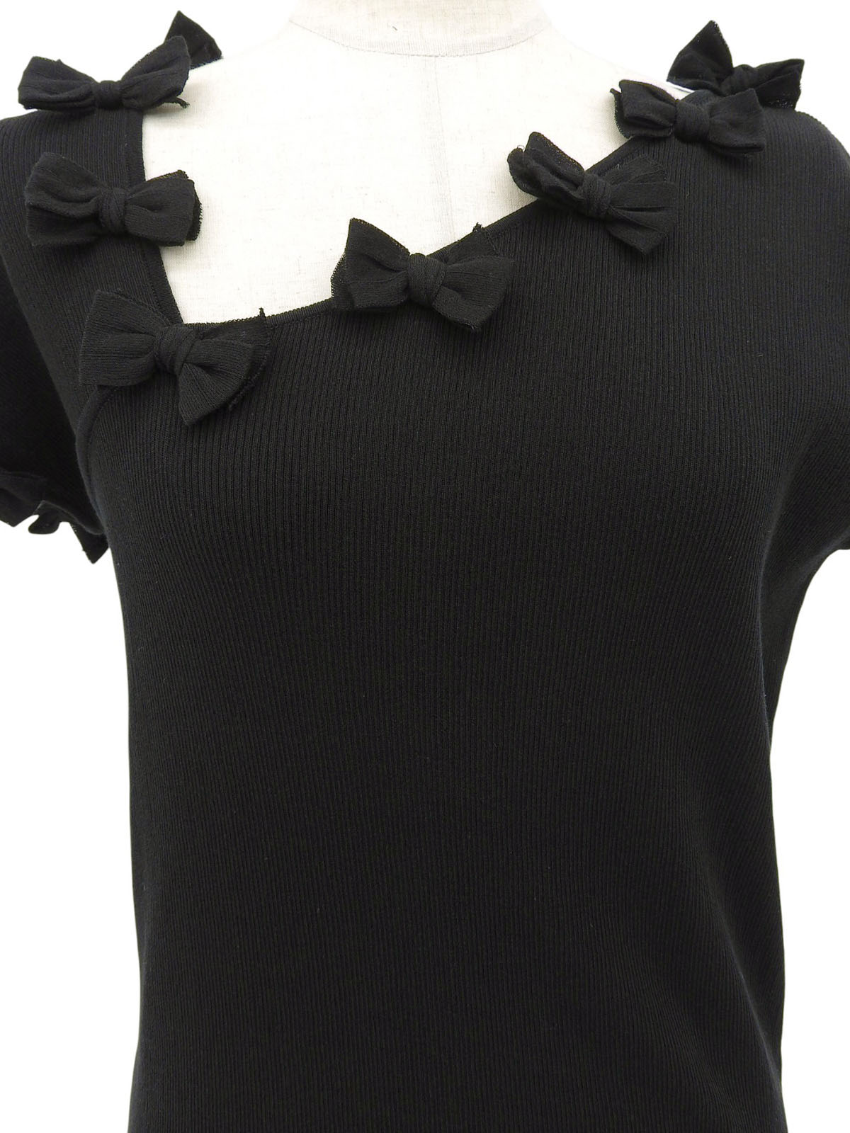 2009 Oval CC Mark Plate Ribbon Design Short Sleeve Top in Black