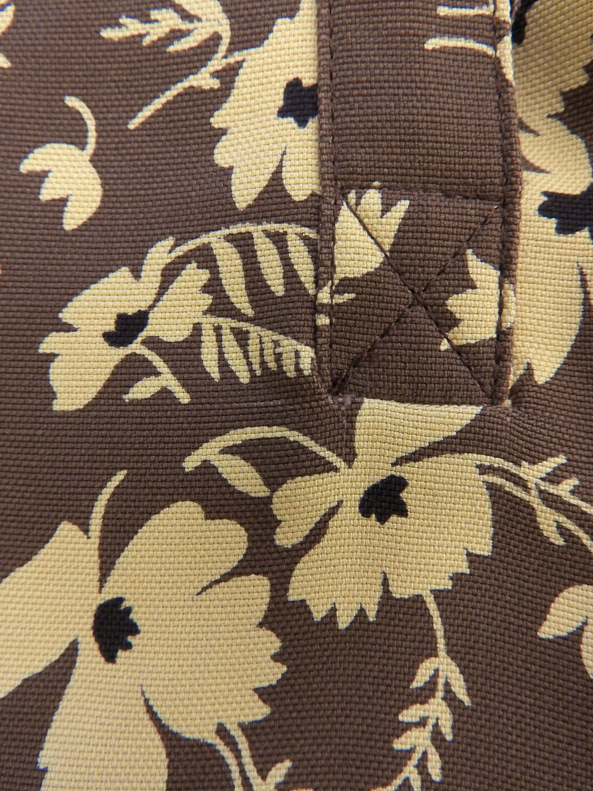 フラワーパターンノースリーブトップス ブラウン/クリームイエロー