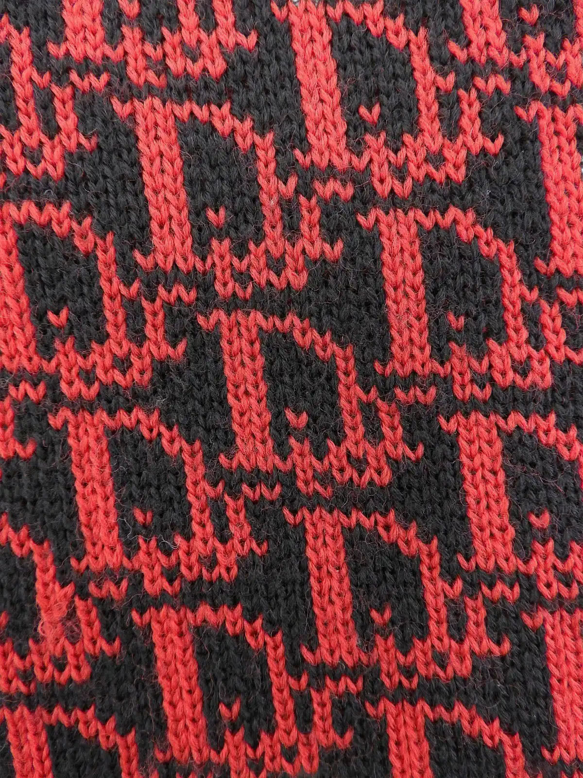 Trotter Pattern Knit Top in Black/Red