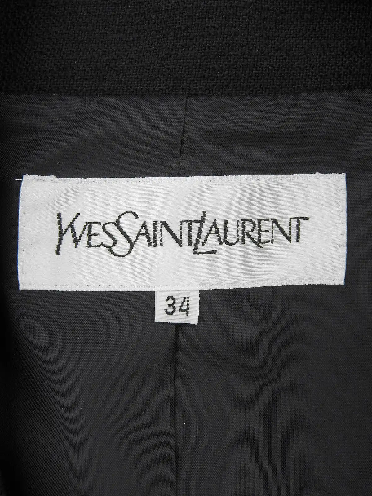 羊毛格纹图案套装，红色、黑色和绿色