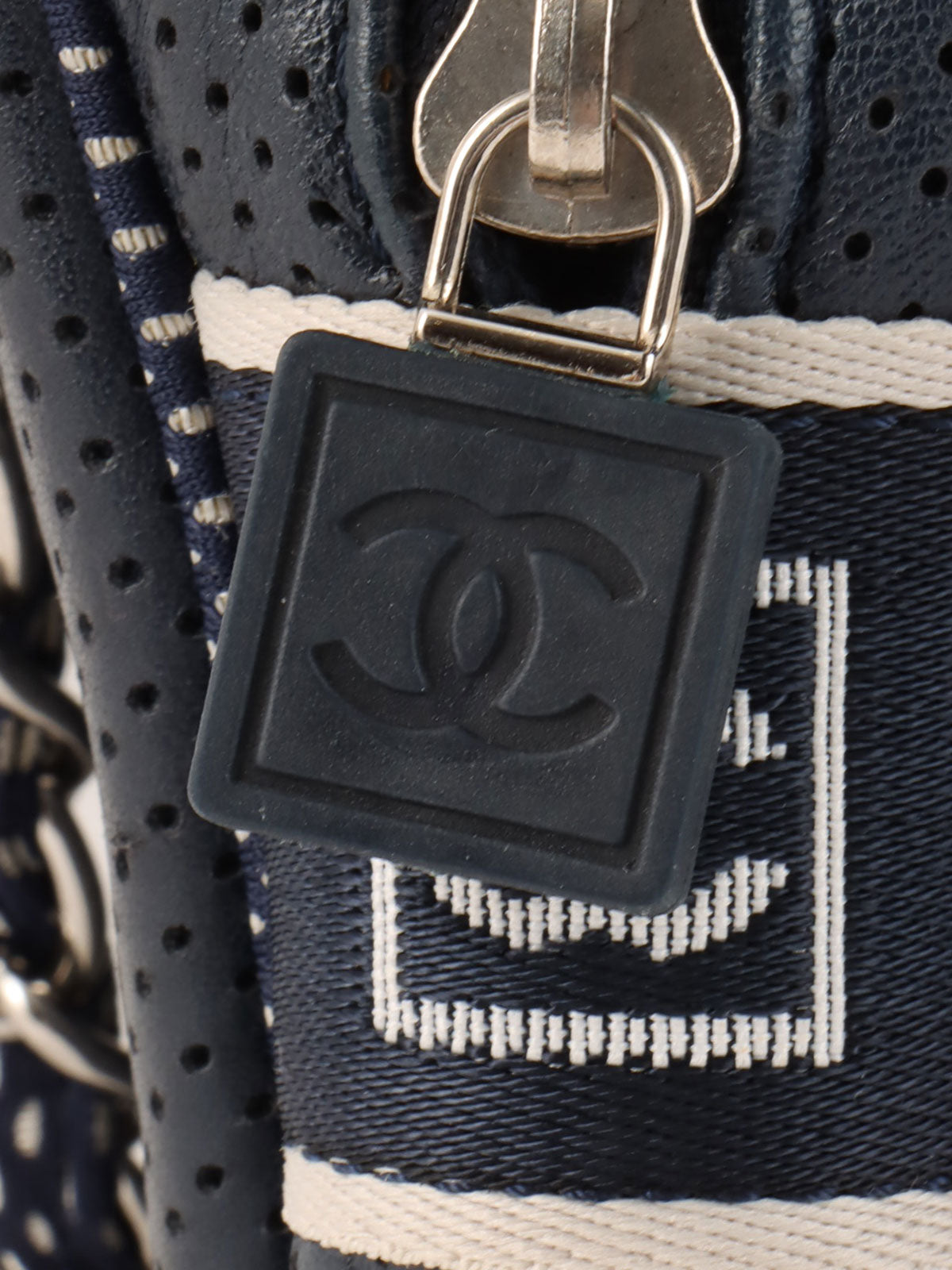 2004年頃製 スポーツラインCCターンロックパンチングレザーチェーンショルダーバッグ ネイビー