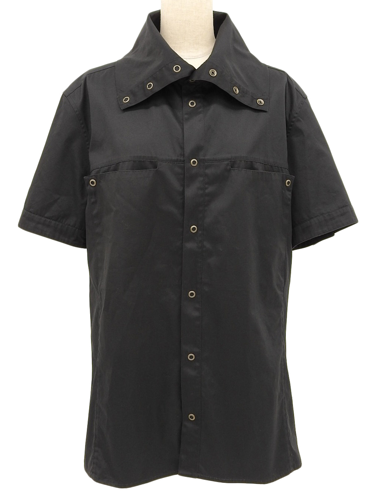 Cotton logo button short sleeve top in black