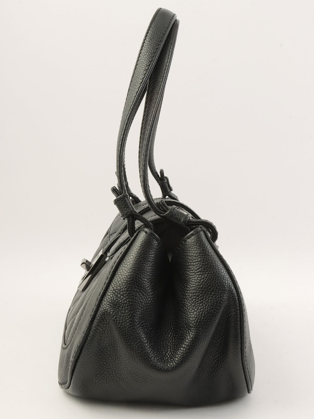 2005年頃製 キャビアスキン2.55ターンロックプレートハンドバッグ ブラック