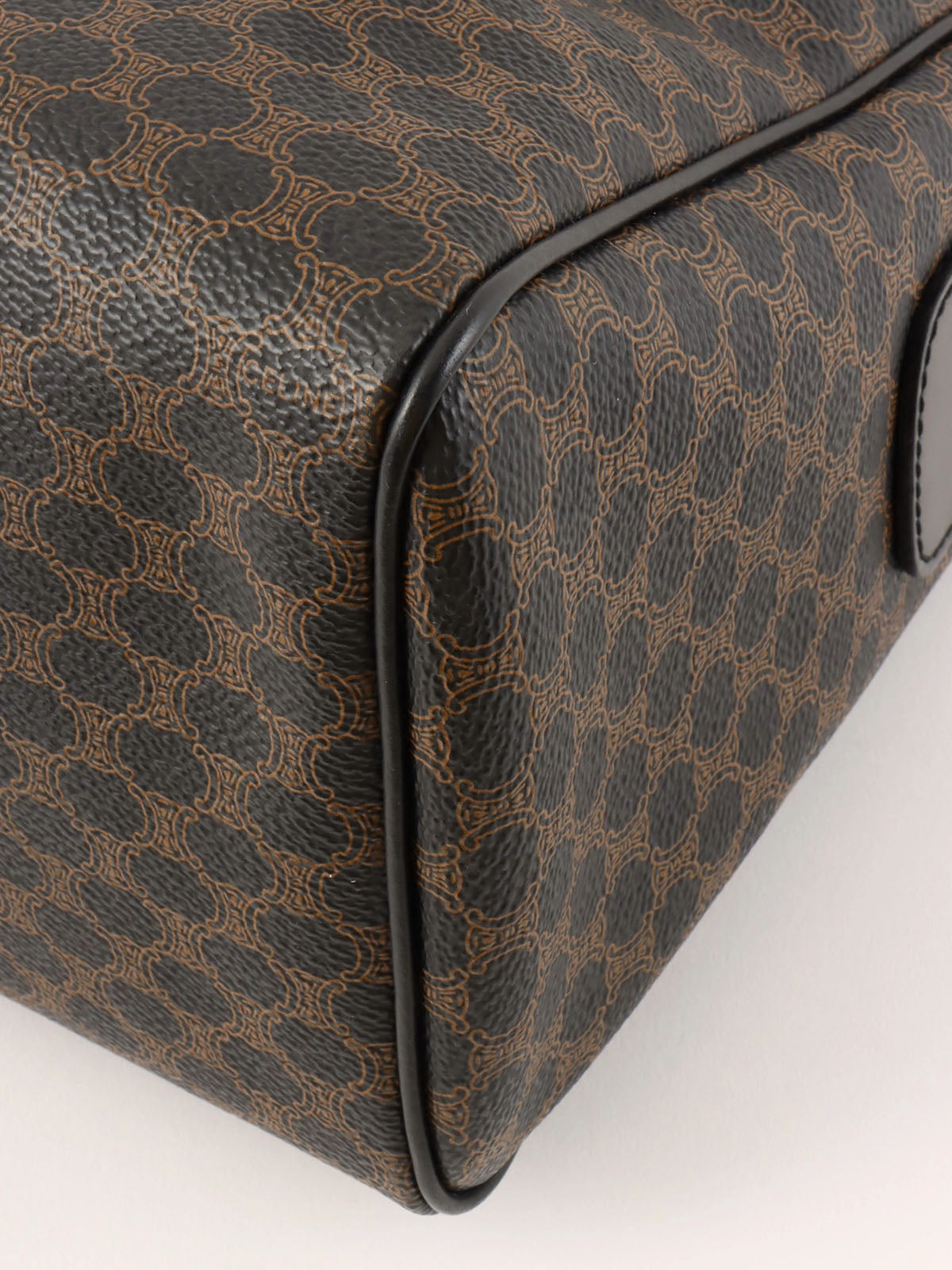 マカダムパターンロゴエンボスハンドバッグ ブラウン