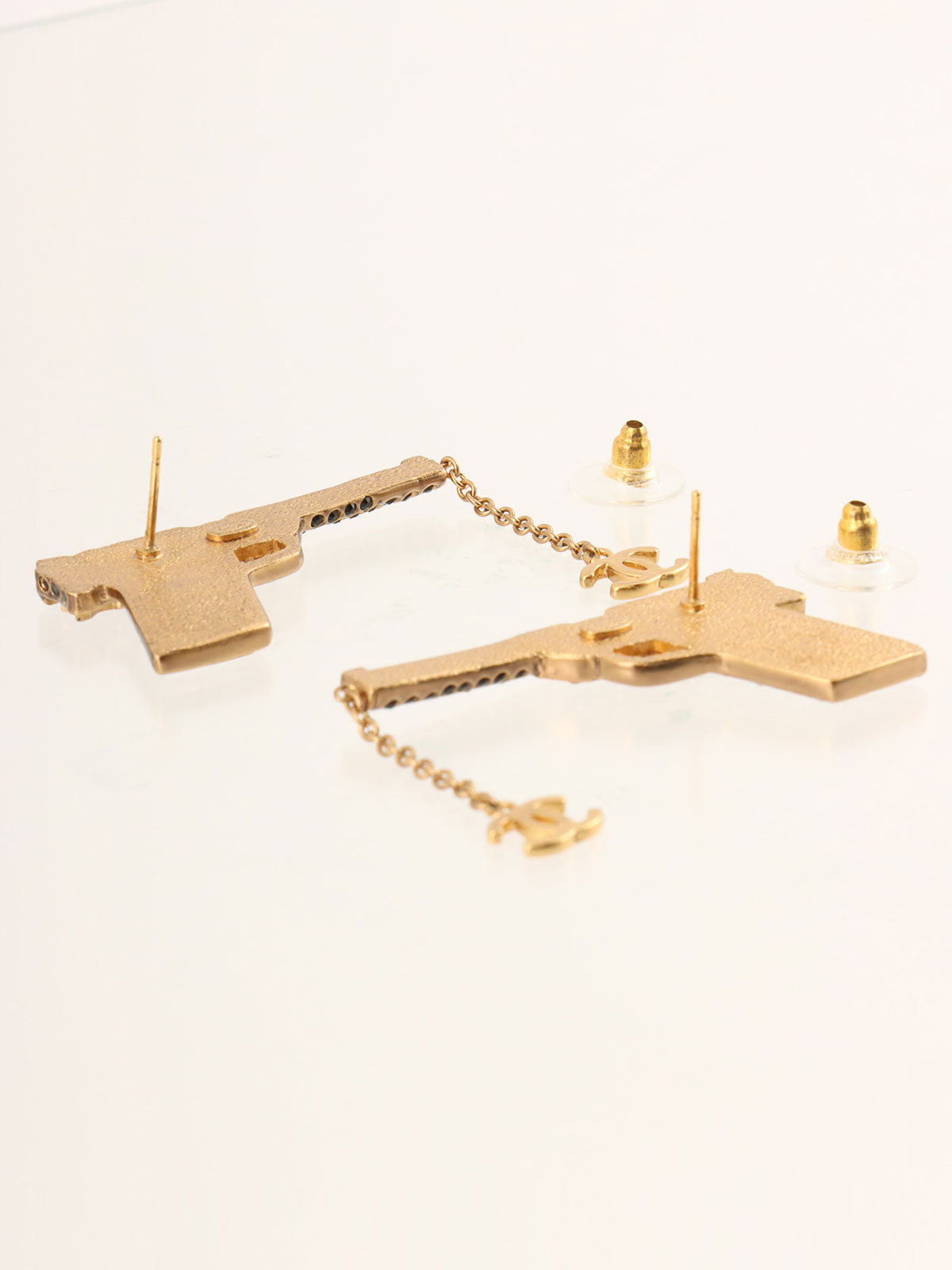 2001年製 ピストルモチーフスワロフスキーCCマークピアス ゴールド/ブラック