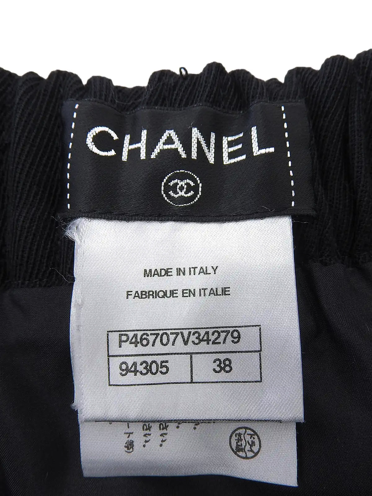 Wool Oval CC Mark Front Pleated Skirt in Black