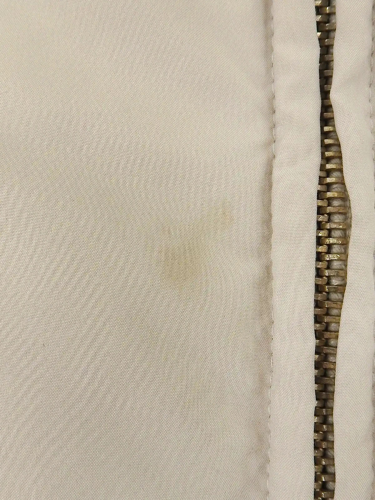 ロゴジップアップダウンジャケット アイボリー