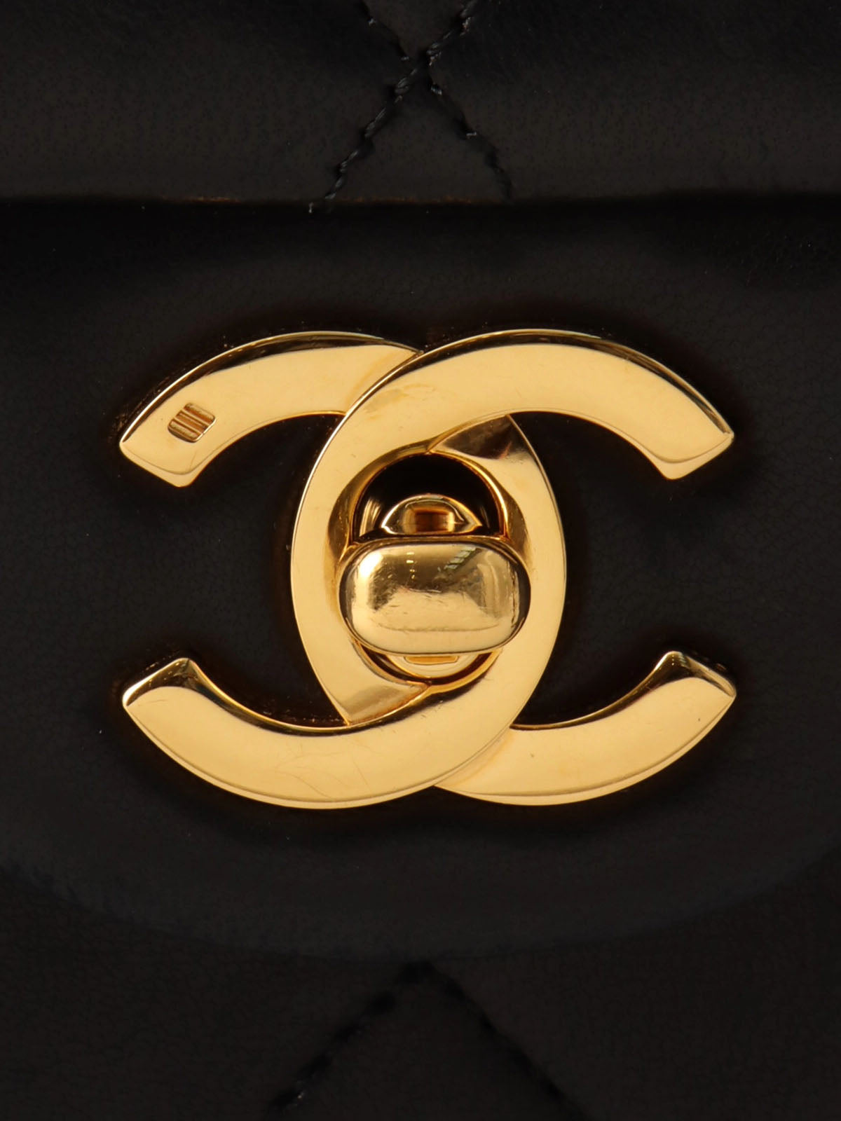 Classic flap chain bag 25cm black, made between 1985 and 1990