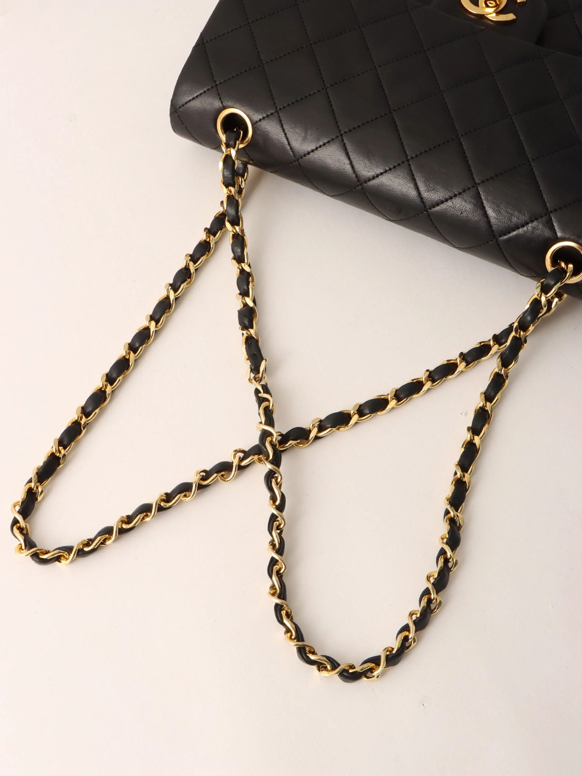 Classic flap chain bag 25cm black, made between 1985 and 1990
