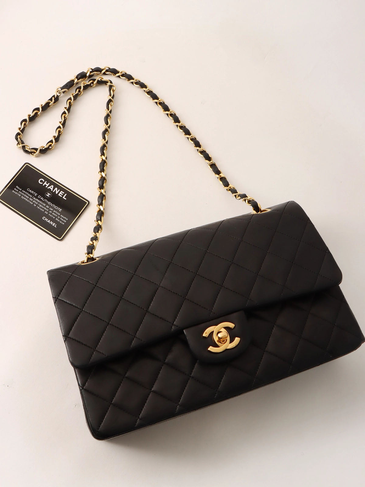 Classic flap chain bag 25cm black, made between 1985 and 1990