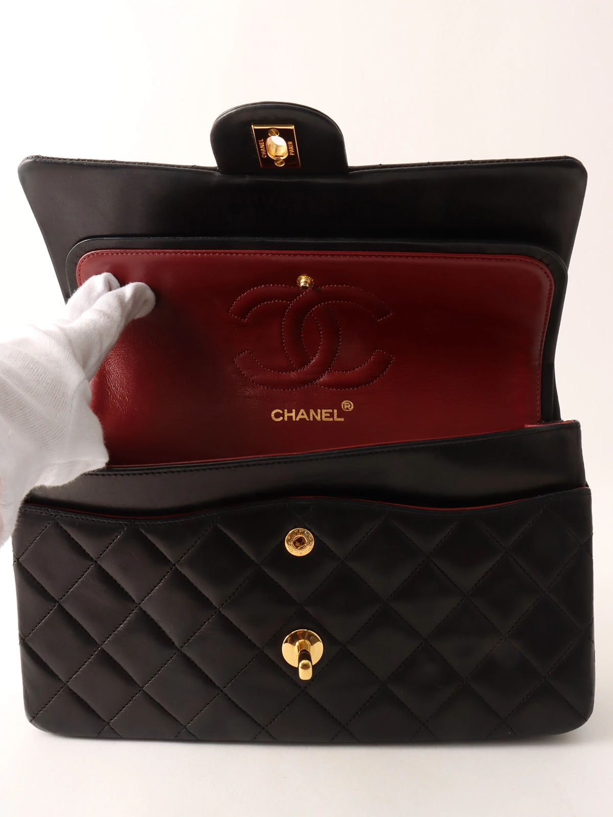 Classic flap chain bag 25cm black, made between 1985 and 1990