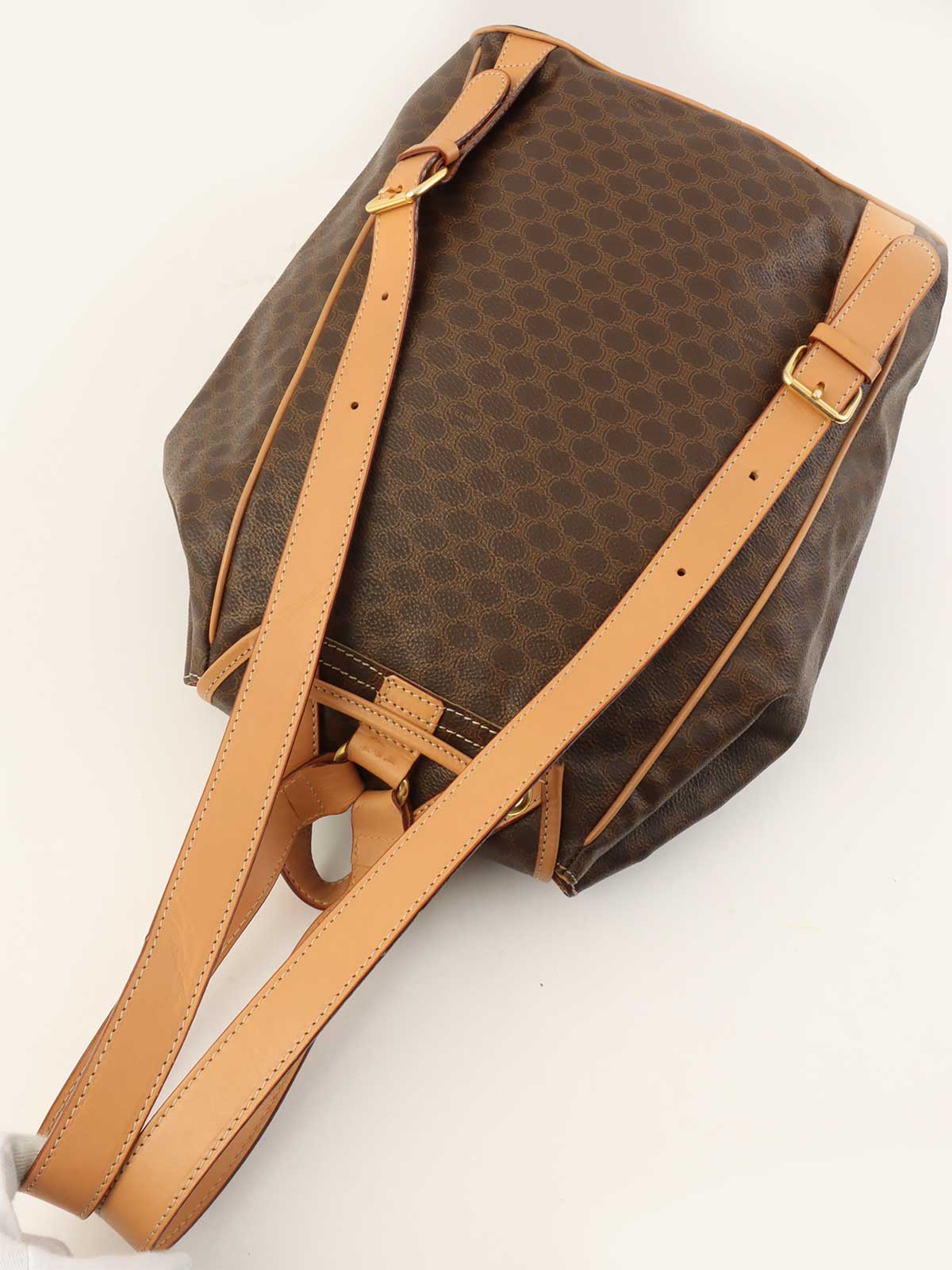 マカダムパターンリングロゴプレートバックパック ブラウン