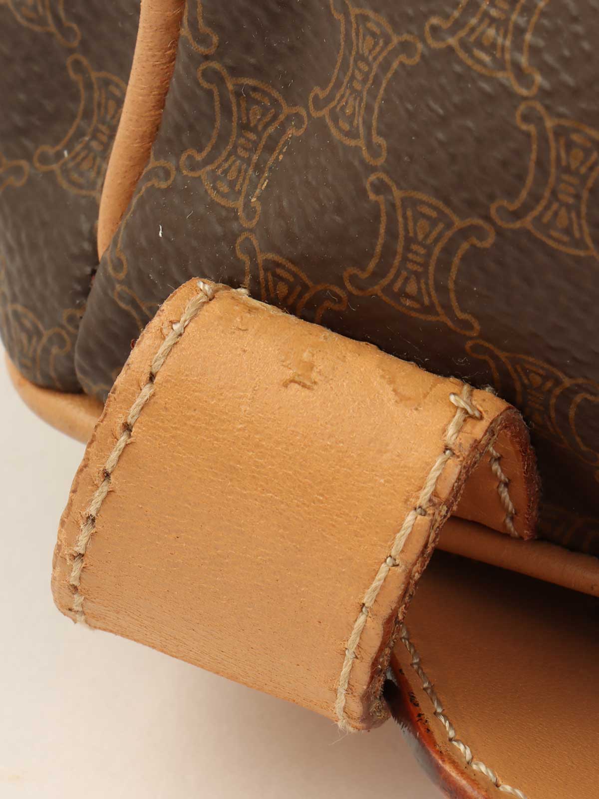 マカダムパターンリングロゴプレートバックパック ブラウン