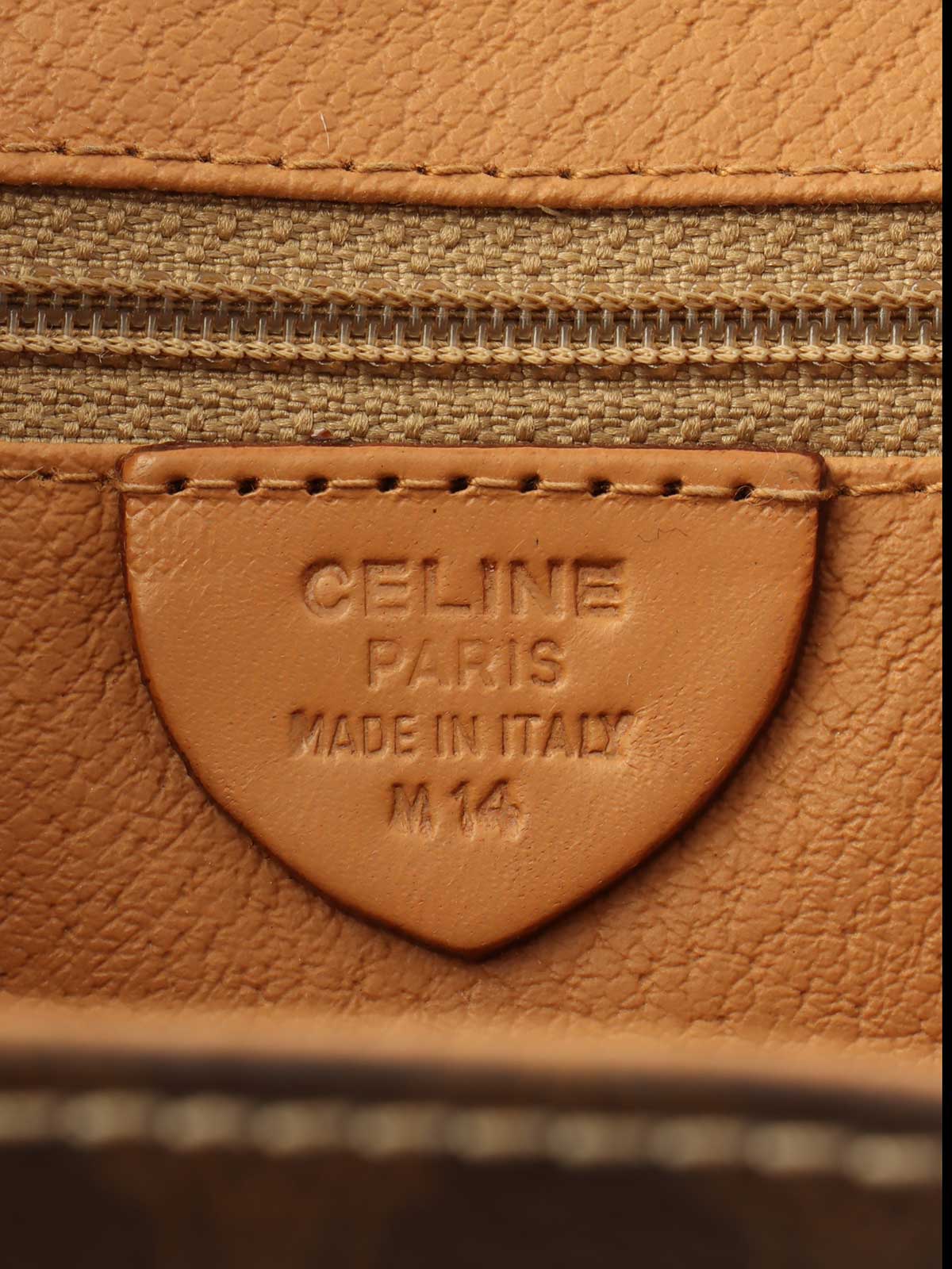 マカダムパターンリングロゴプレートバックパック ブラウン