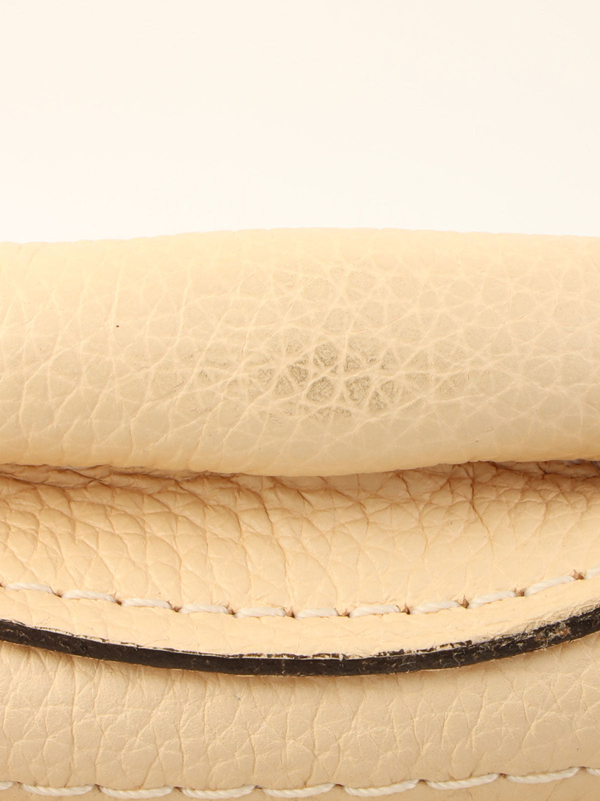 パラティミディアム ベージュ