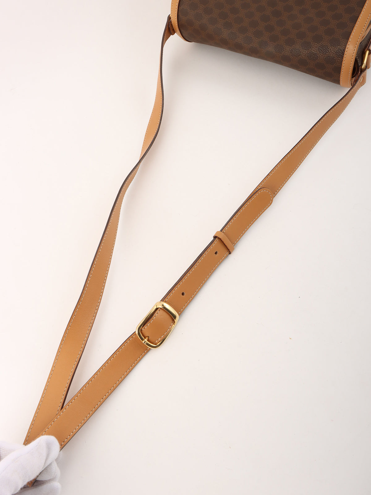 マカダムパターンロゴプレートショルダーバッグ ブラウン