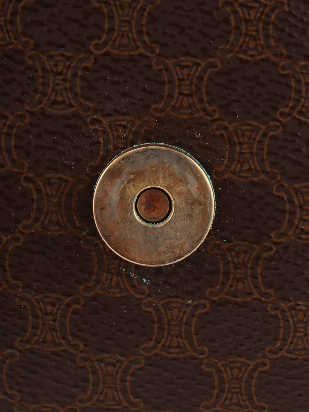 マカダムパターンロゴプレートショルダーバッグ ブラウン