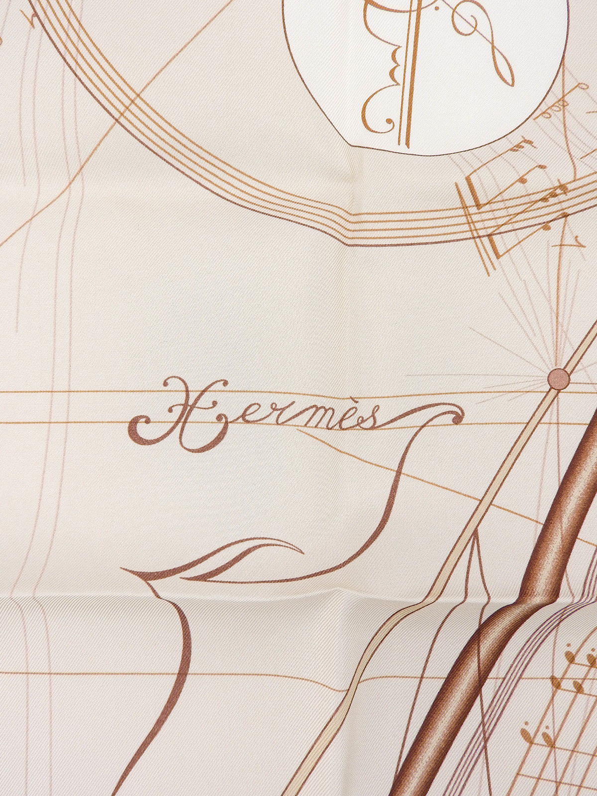 カレ90　La Musique des Spheresパターンスカーフ　アイボリー／ブラウン