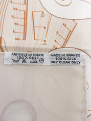 カレ90　La Musique des Spheresパターンスカーフ　アイボリー／ブラウン