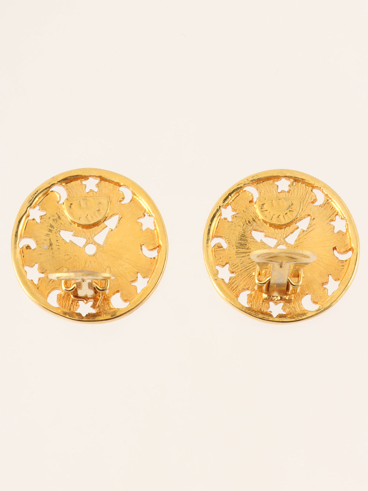 Round Clock Motif Earrings Gold