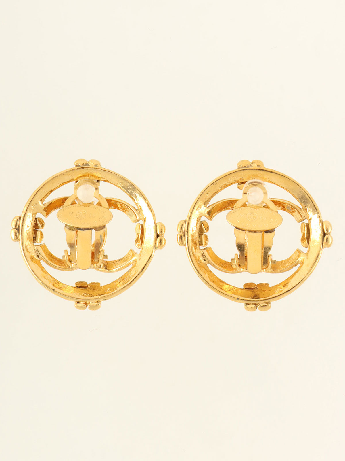 1993年製 ラウンドCCマークカットアウトイヤリング ゴールド
