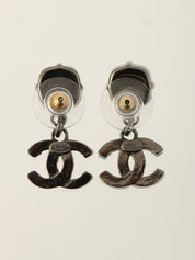 2005年製 ラインストーンCCマークスウィングピアス ガンメタル