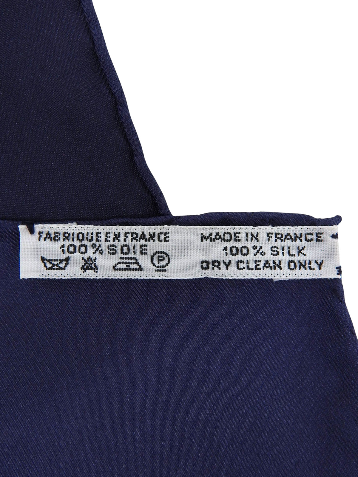 カレ90　Les Parures Du Ventパターンスカーフ　ダークネイビー／マルチ