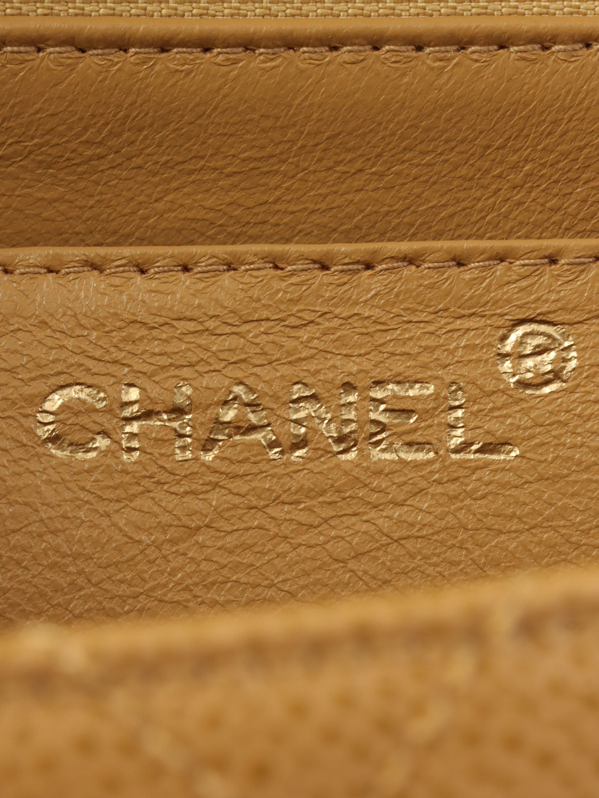 约2000年鱼子酱皮CC旋扣手提包，米色