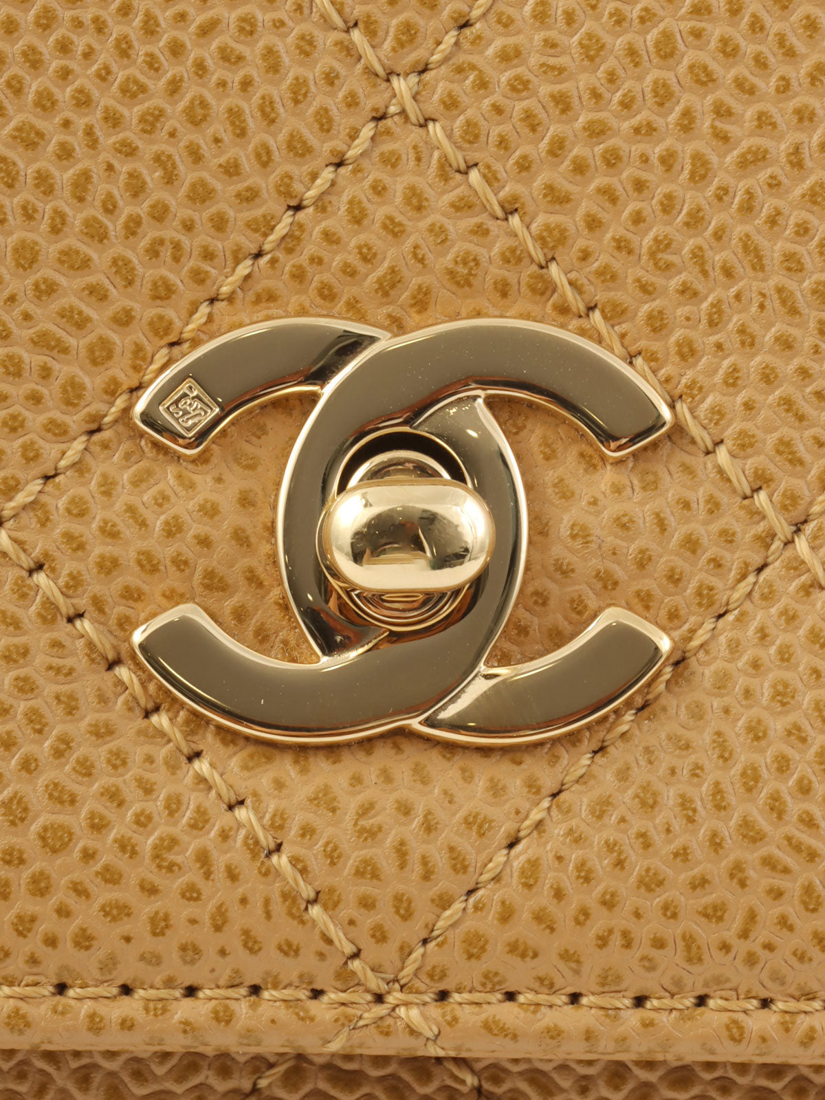 约2000年鱼子酱皮CC旋扣手提包，米色