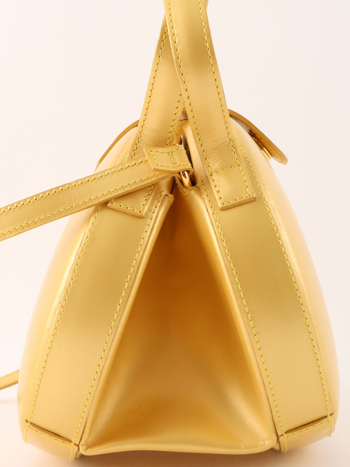 ラウンドアナグラムエンボス2wayバッグ ゴールド