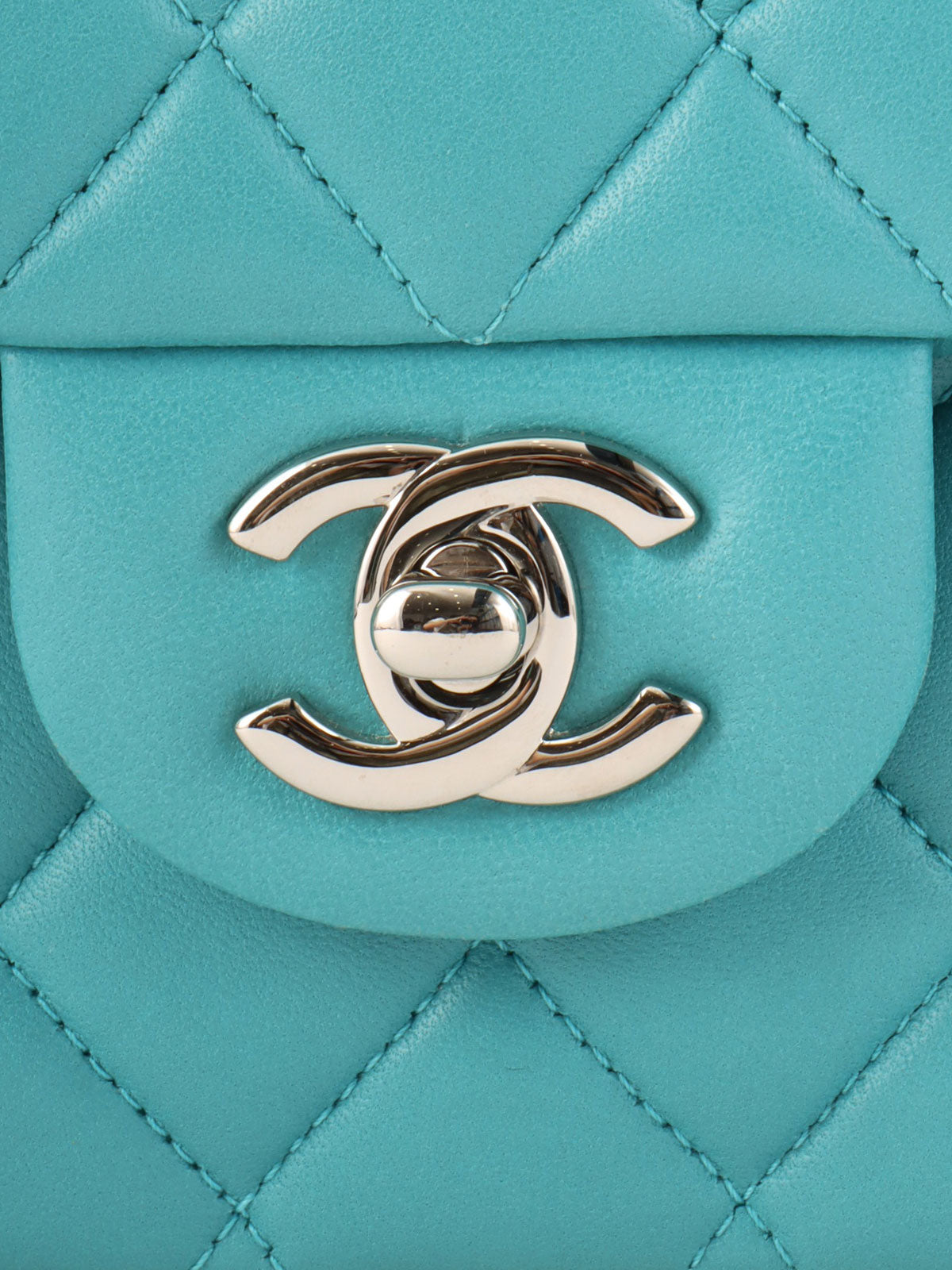 2014年頃製 クラシックフラップチェーンバッグ25cm ターコイズブルー
