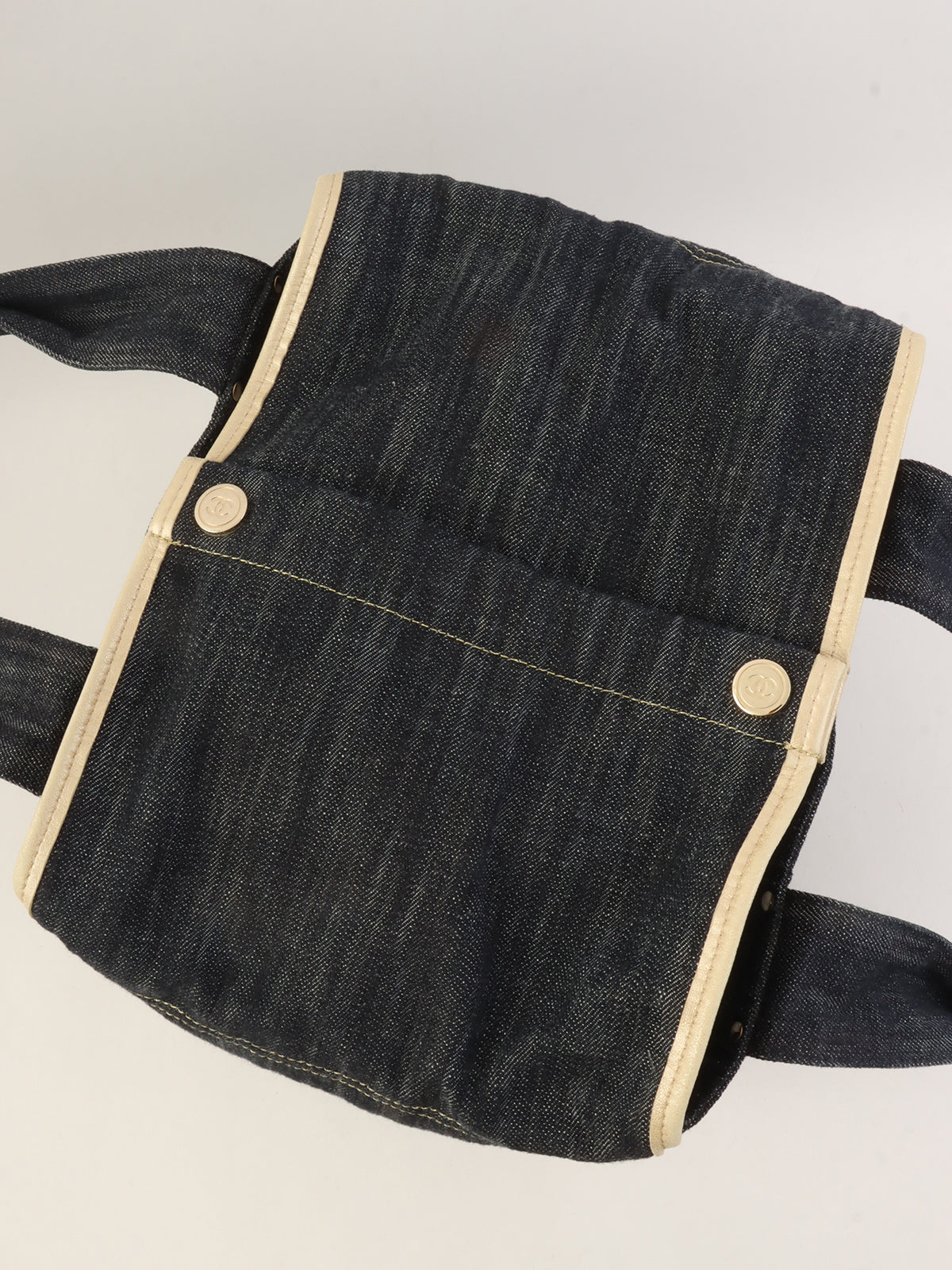 闪亮牛仔布CC标志缝线手提包，靛蓝色，约2005年